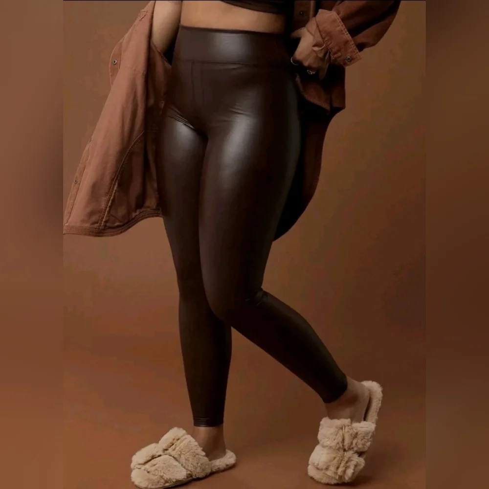 OFFLINE By Aerie Real Luxe Faux Leather Leggings- In Chocolate!! - Picture 3 of 11
